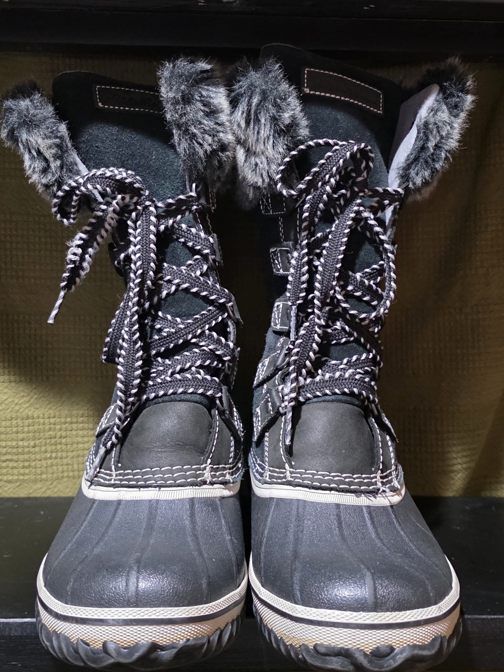 Eddie Bauer Black Hunt Pack Faux-Fur Lace-Up Winter Boots